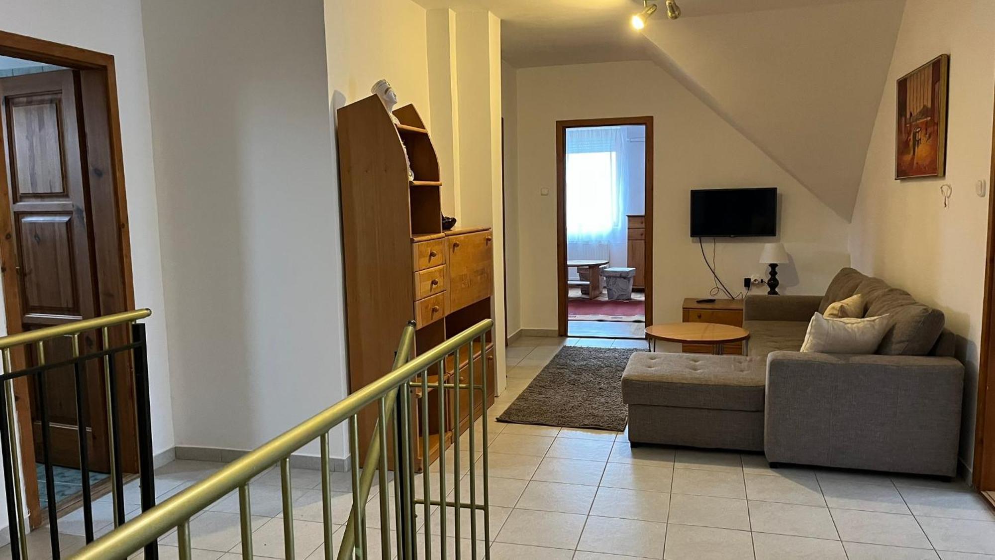 Boezsi Apartman ชาร์วาร์ ภายนอก รูปภาพ