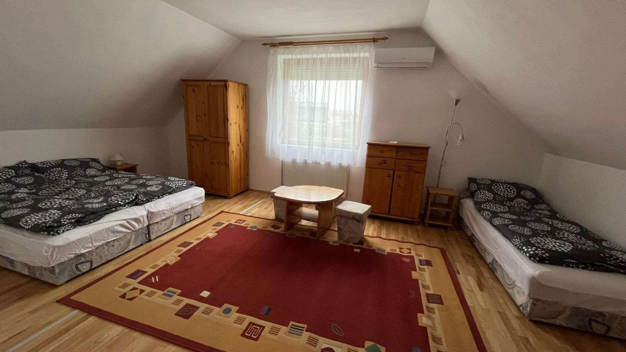 Boezsi Apartman ชาร์วาร์ ภายนอก รูปภาพ