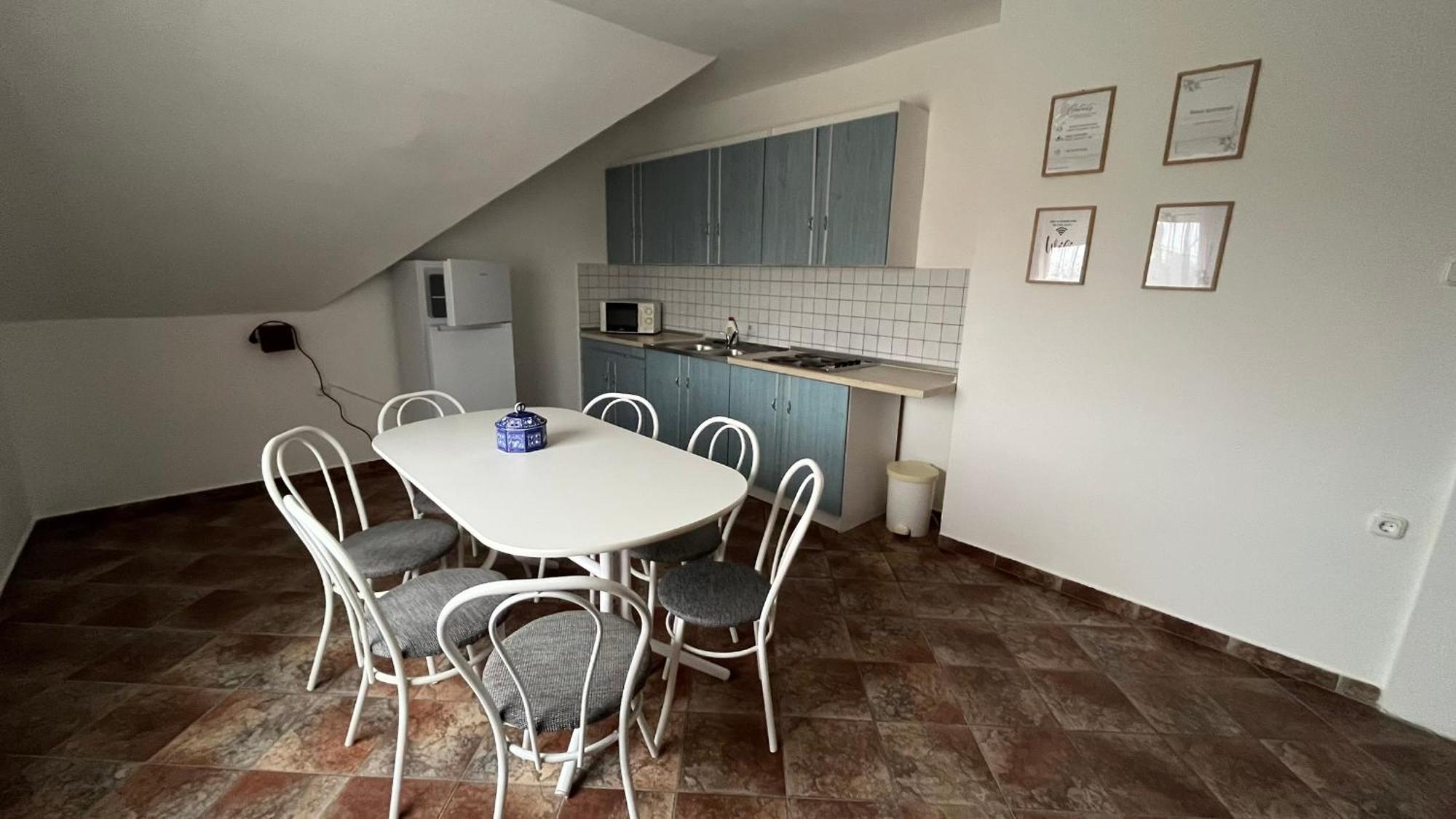 Boezsi Apartman ชาร์วาร์ ภายนอก รูปภาพ